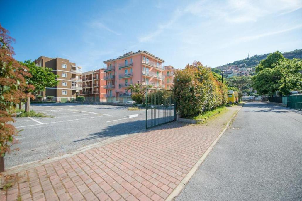 Babyaccomodation Family Bright Пьетра-Лигуре Экстерьер фото